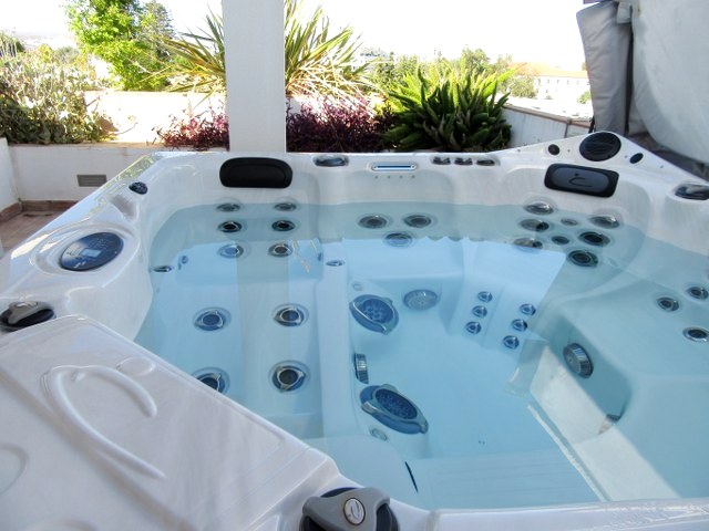 6 seater Jacuzzi / Spa on private roof terrace