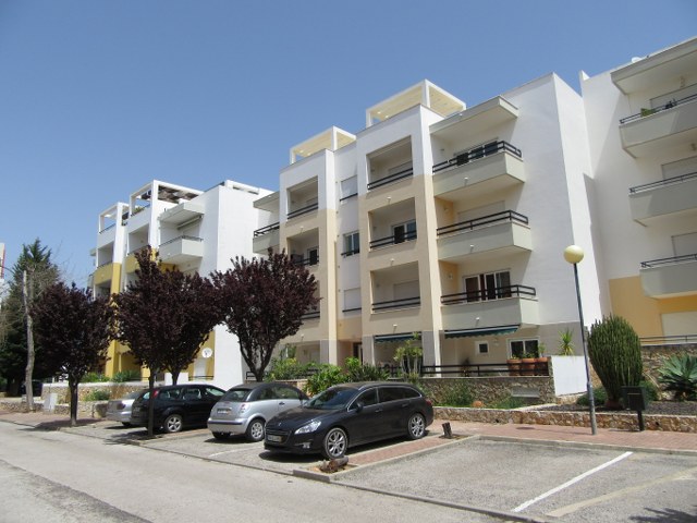 One bedroomed apartment for long let in summer, located in Mato Espirito Tavira