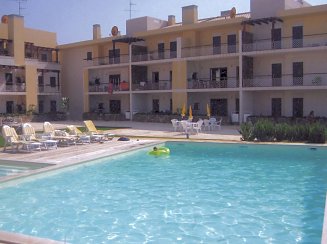 Apartment with swimming pool close to the beach in Santa Luzia