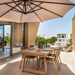 Beautiful penthouse apartment in Cabanas de Tavira with private terrace, pool, and garage close to the beach
