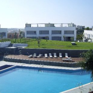 Pool_and_sun_terrace